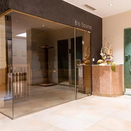 Grandhotel Business-wellness & Gourmet Hotel 5*